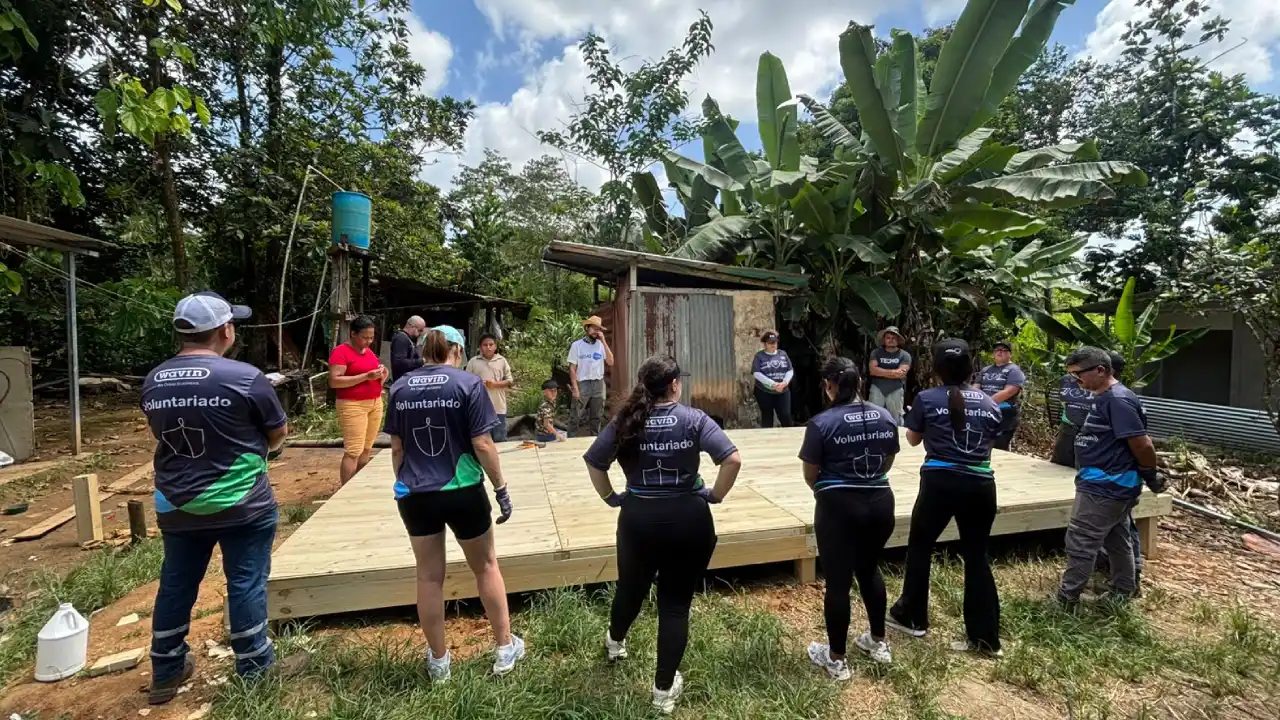 34 familias de Limón reciben viviendas de emergencia y soluciones para captar agua de lluvia